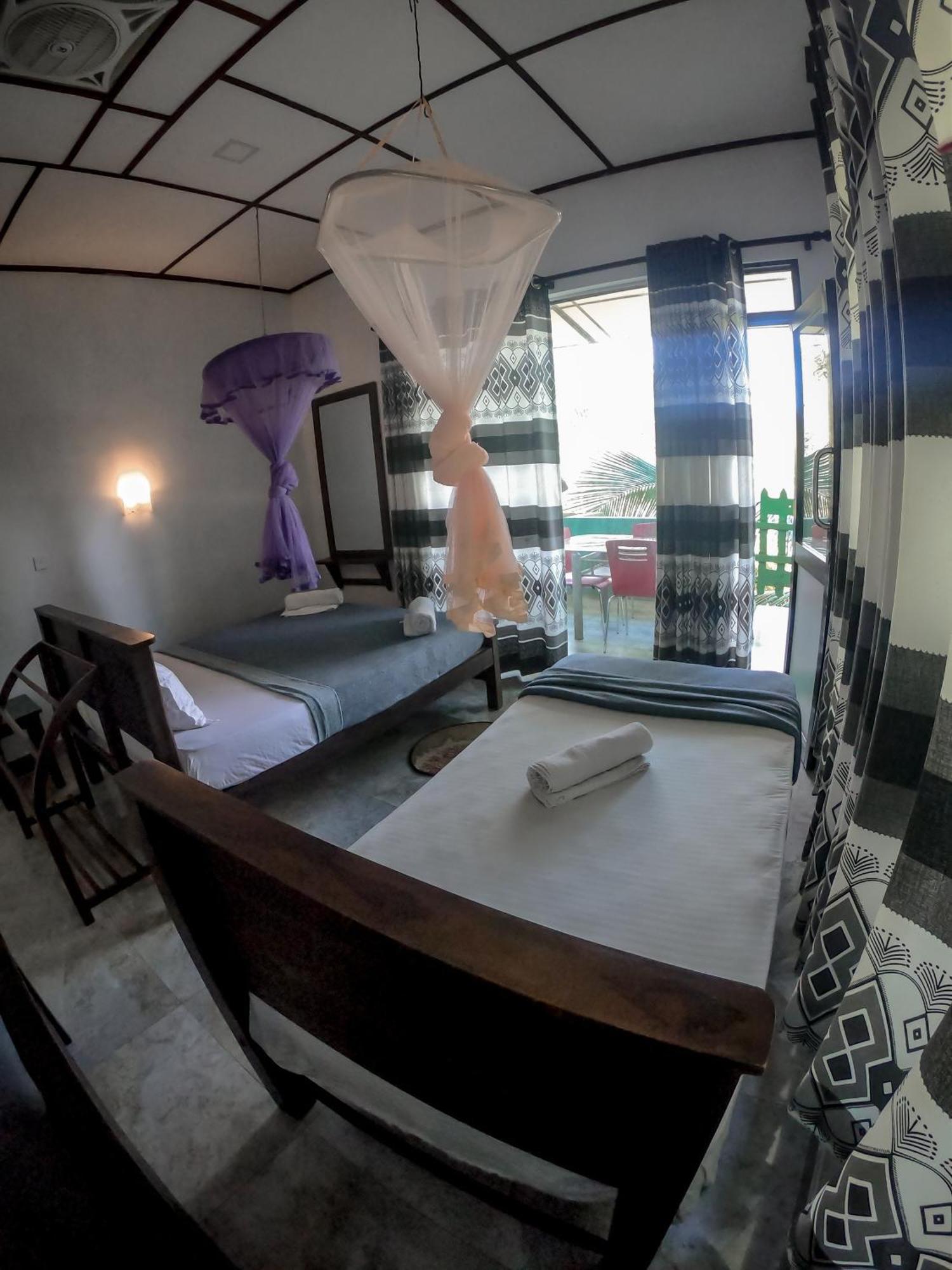 9 Arch View Rest Inn Ела Екстериор снимка