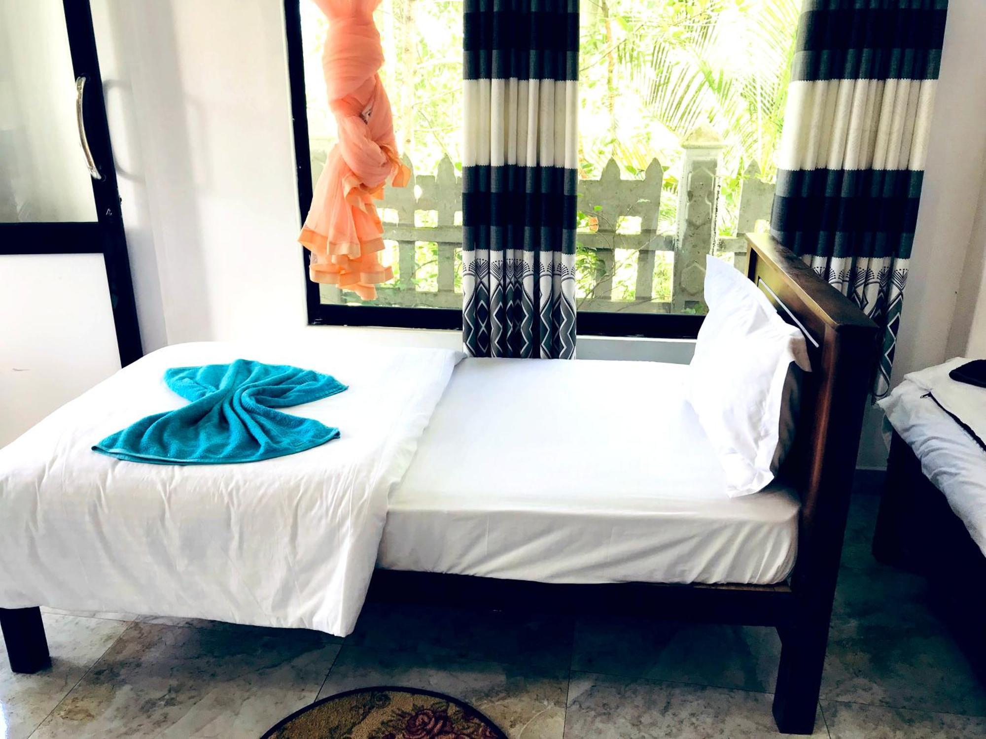 9 Arch View Rest Inn Ела Екстериор снимка